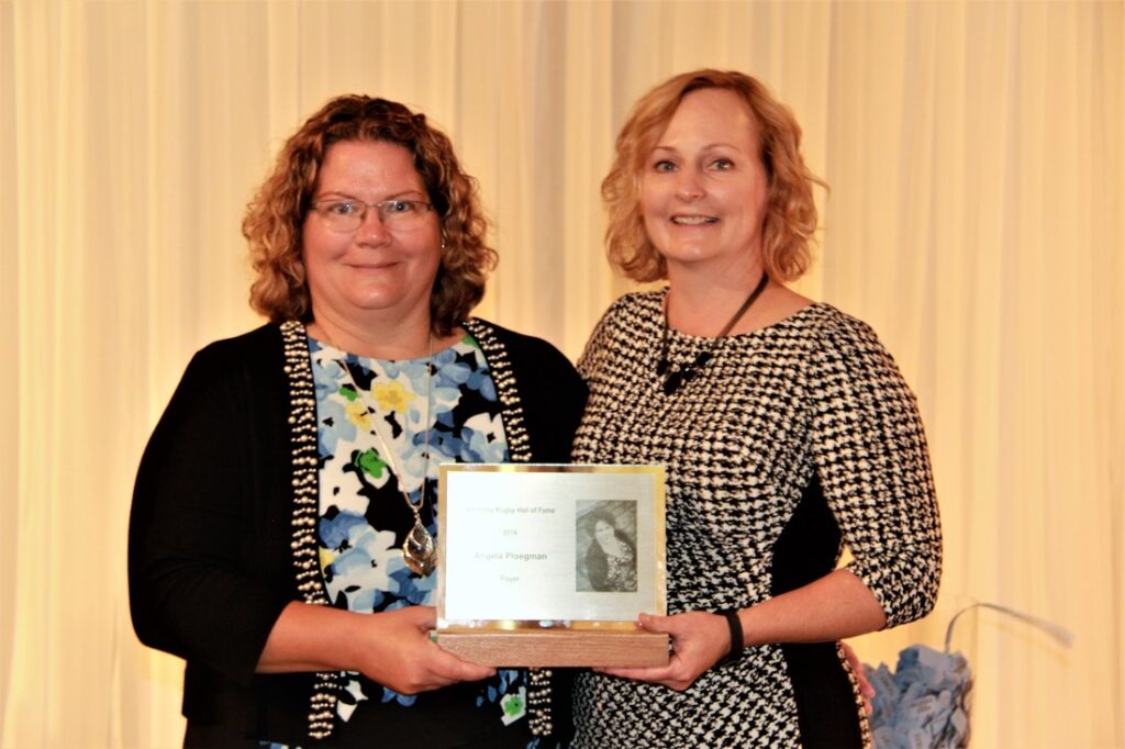 Shannon Smith presenting to Angie Ploegman....(L-R: Angie Ploegman, Shannon Smith)